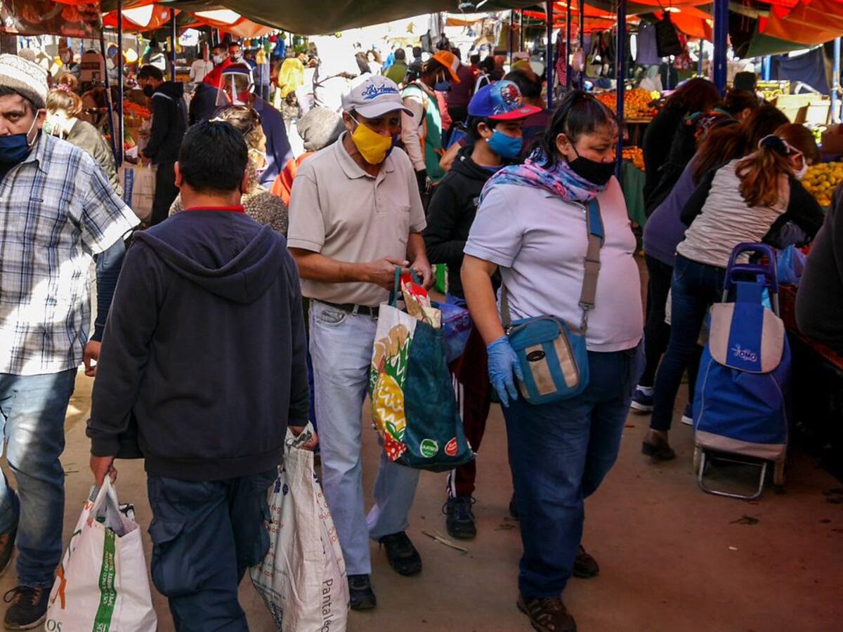 Alcalde de La Unión mostró su preocupación por la falta de distanciamiento social en feria libre de la zona