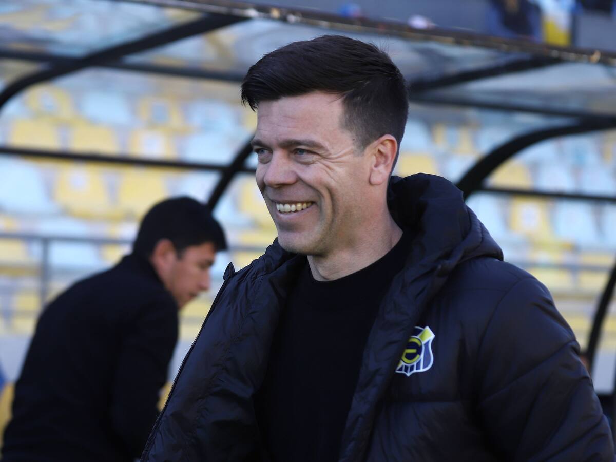“No descarto nunca volver a dirigir en Chile, es un futbol que me ha sorprendido para bien”