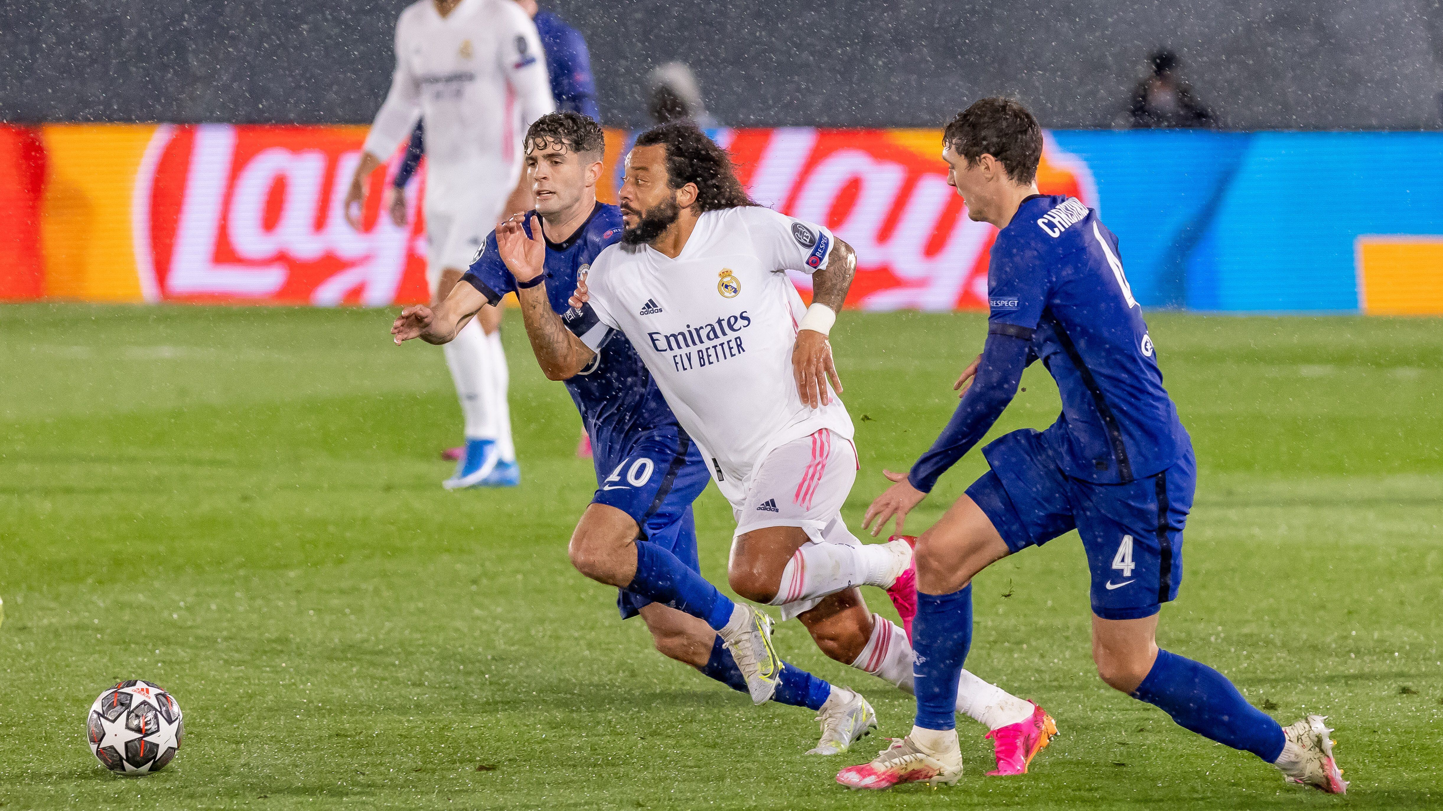MADRID, SPAIN - APRIL 27: (BILD ZEITUNG OUT) Christian Pulisic of FC Chelsea, Marcelo of Real Madrid and Andreas Christensen of FC Chelsea battle for the ball during the UEFA Champions League Semi Final First Leg match between Real Madrid and Chelsea at Estadio Alfredo Di Stefano on April 27, 2021 in Madrid, Spain. (Photo by Berengui/DeFodi Images via Getty Images)
