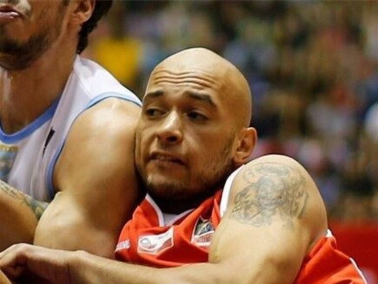 Castigaron a basquetbolista Julius Holt tras insultar y amenazar a árbitro que lo expulsó