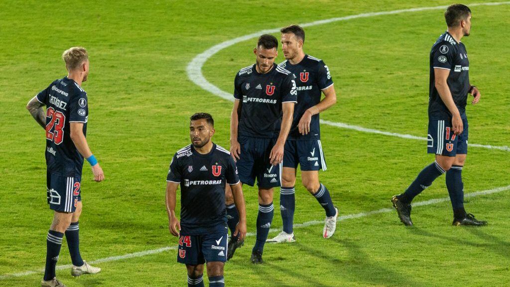 10 DE MARZO DE 2021/SANTIAGOJugadores de Universidad de Chile y San Lorenzo al terminar el partido, durante el partido de ida valido por la fase dos de la Copa Libertadores 2021, entre Universidad de Chile y San Lorenzo, disputado en el Estadio Nacional.
FOTO: SEBASTIAN ORIA/AGENCIAUNO