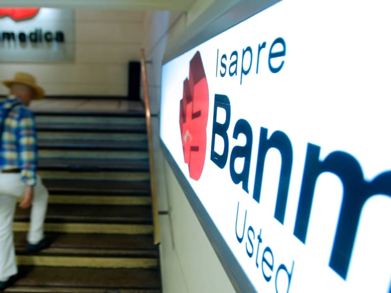 Isapres Banmédica y Vida Tres suspenden venta de planes de salud tras fallo de la Corte Suprema