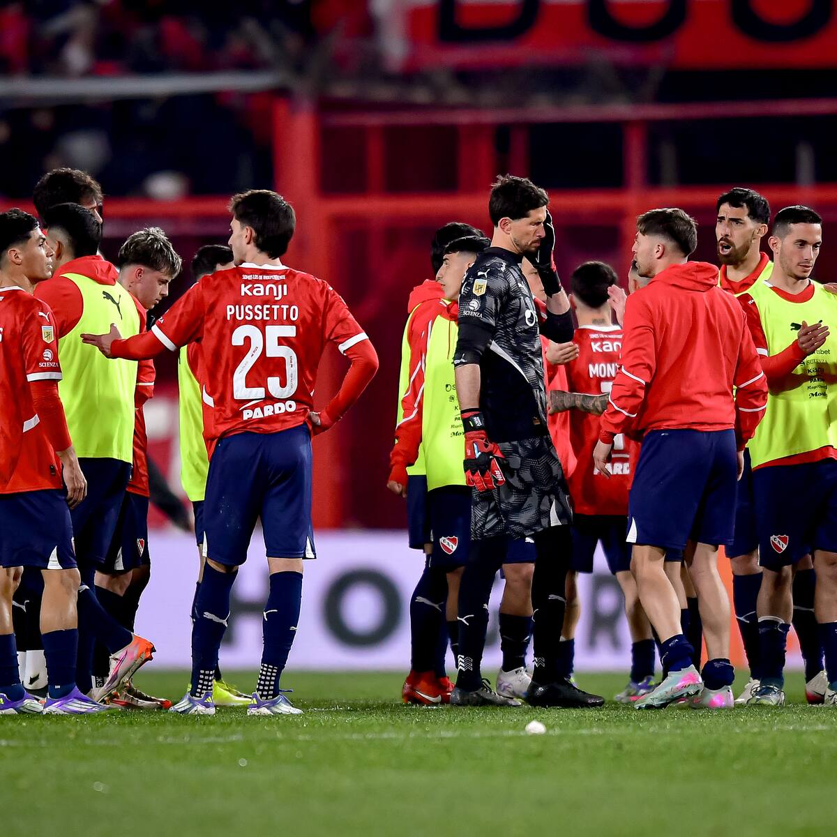 ¿Logrará salvarlos? Prensa argentina confirma que ex DT de Colo Colo llega al rescate de Independiente