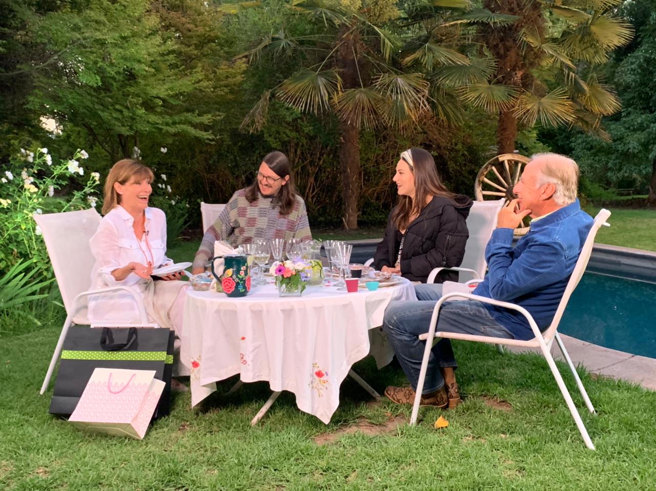 Coca Guazzini, Mauricio Palma, Antonia Bosman y Fernando Paulsen en «La Divina Comida». Foto: Chilevisión