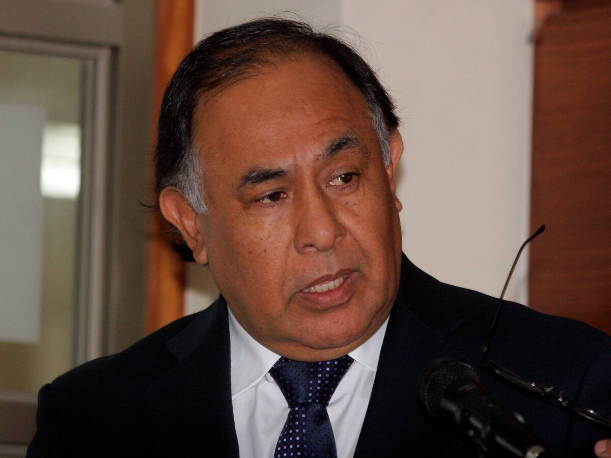Trama bielorrusa: Senado vota acusación constitucional contra ministro Diego Simpertigue