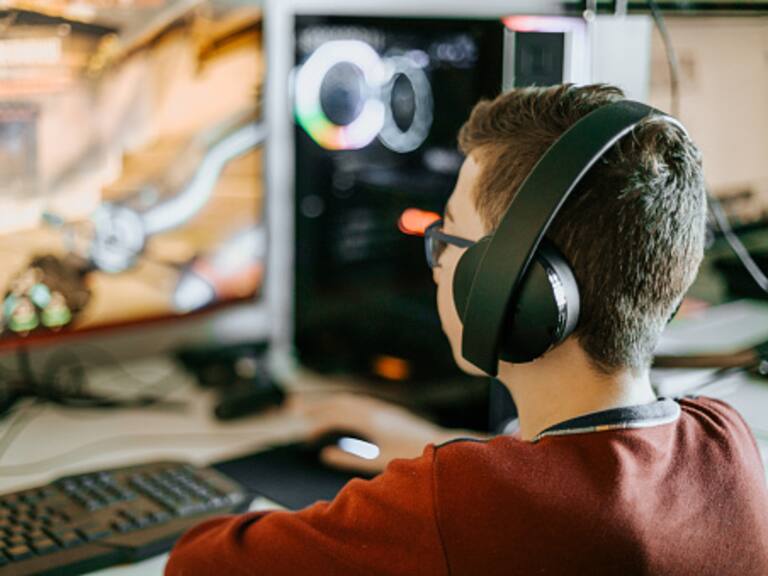 Psicólogo advirtió que adicción a los videojuegos en infantes «puede ir predisponiéndolos a otros tipos de adicciones en el futuro»