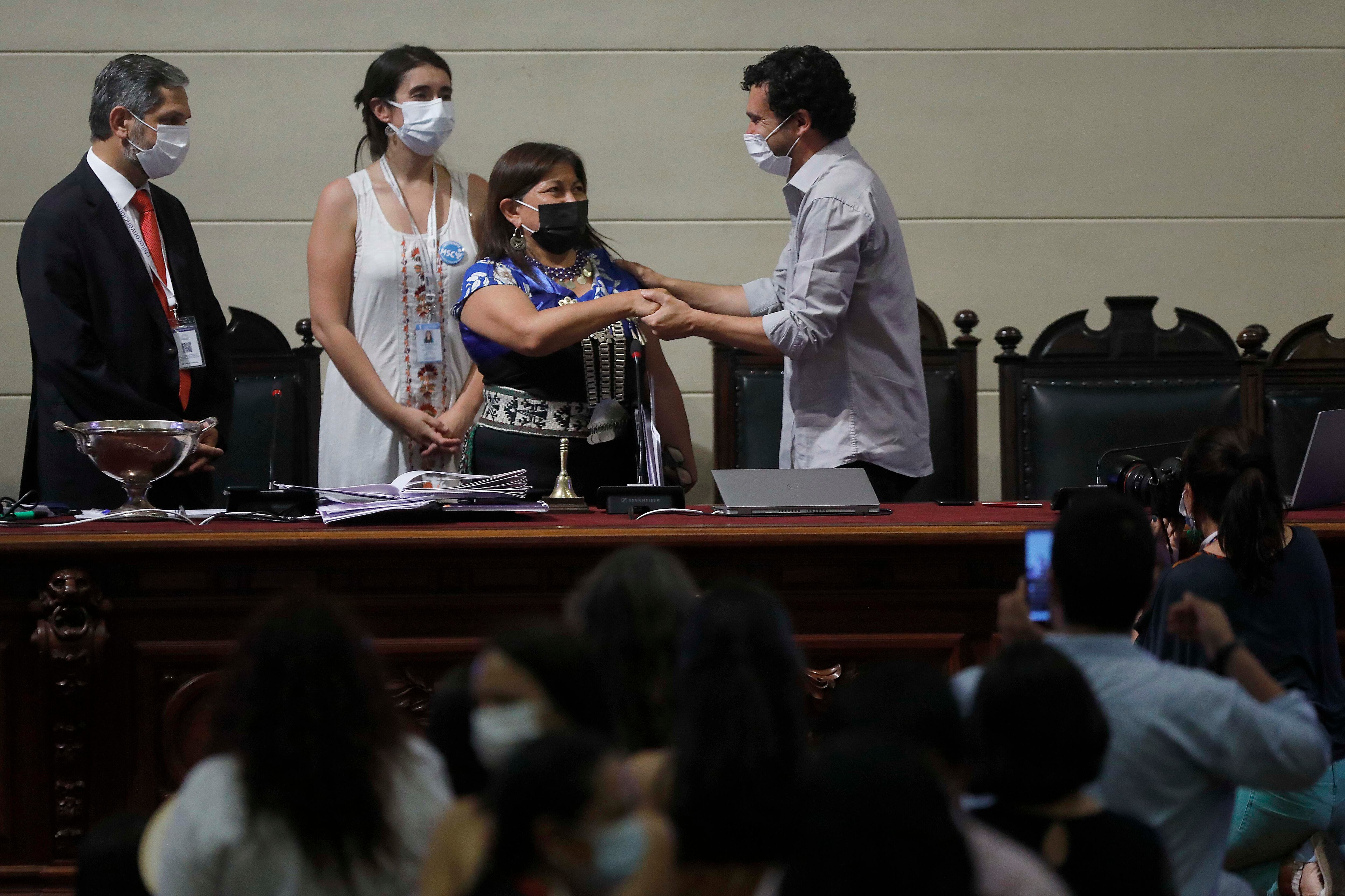 05 de Enero de 2022/SANTIAGOMaria Elisa Quinteros,Elisa Loncón, Jaime Bassa, durante el segundo día de sección del pleno y cuenta pública, que se realiza en el ex Congreso de Santiago.
FOTO :CRISTOBAL ESCOBAR /AGENCIAUNO