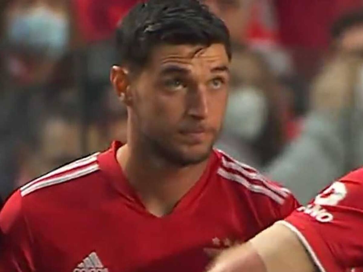 Roman Yaremchuk, futbolista ucraniano del Benfica, rompió en llanto en pleno partido