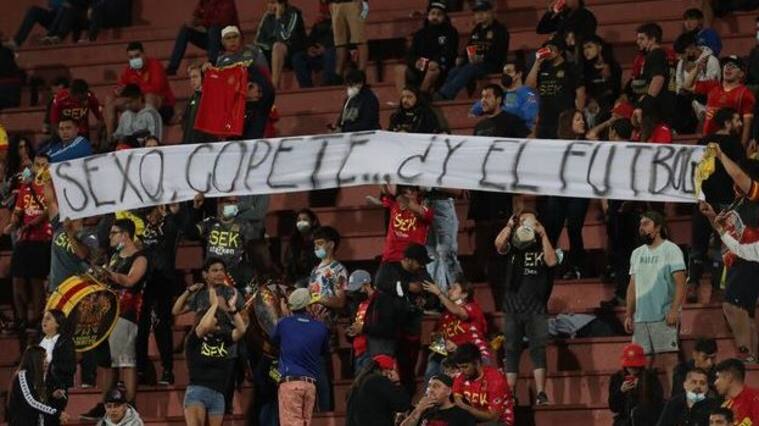 El lienzo que denuncia actos indisciplina en Unión Española tras su eliminación de Copa Sudamericana