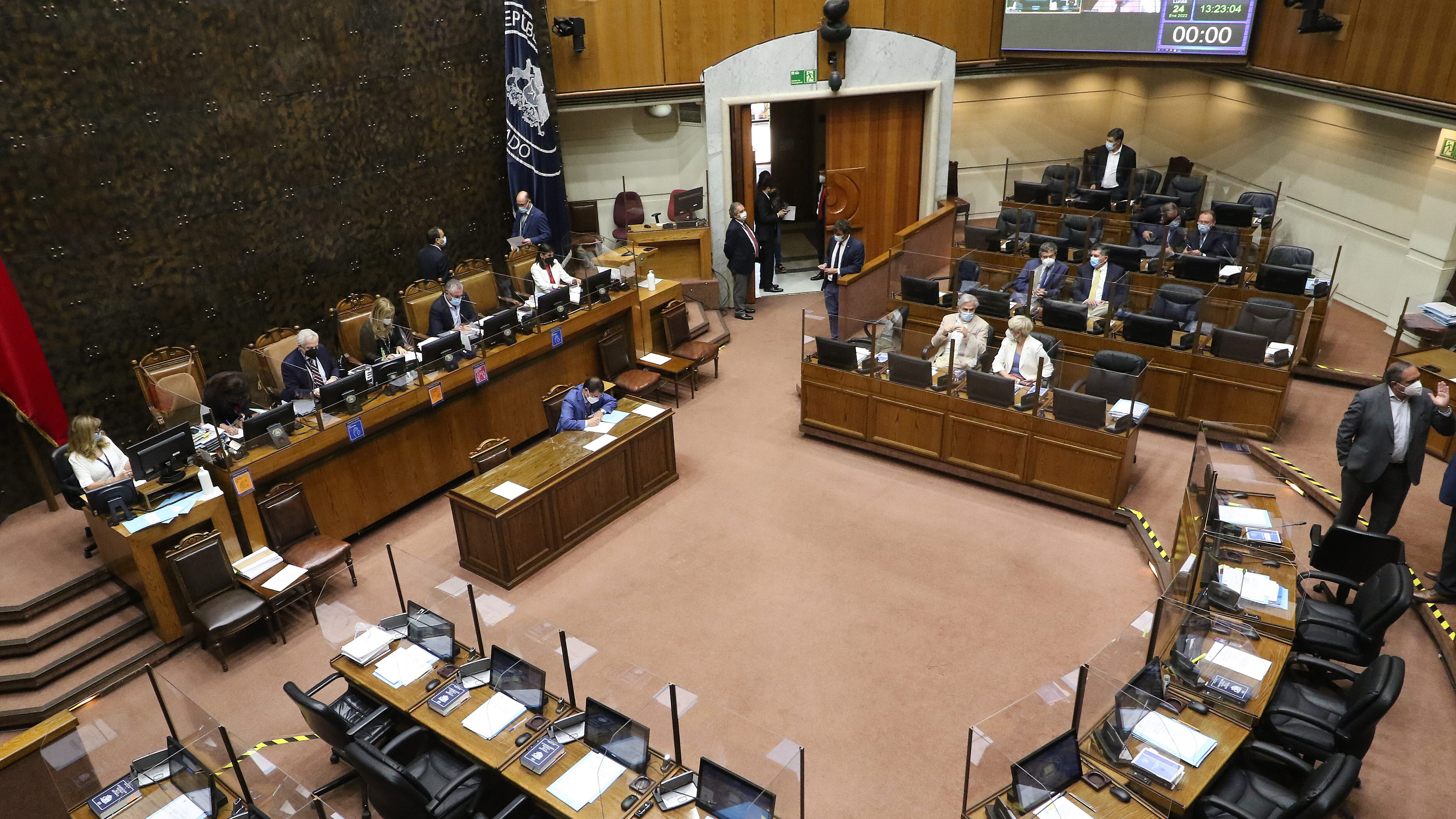 24 DE ENERO DE 2022/VALPARAISOVista general de la Sesión del Senado, que analiza el proyecto que crea la Pensión Garantizada Universal; y que reduce o elimina exenciones tributarias.
FOTO: LEONARDO RUBILAR CHANDIA/AGENCIAUNO
