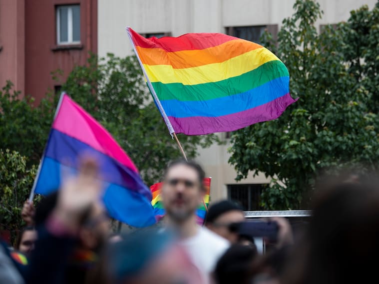 Tras denuncia del Movilh: Minsal anuncia fiscalización a sujeto que hace “terapias reparativas de orientación sexual”