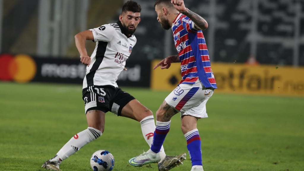 Emiliano Amor podría operarse en Argentina: sería baja en Colo Colo por cerca de cinco meses
