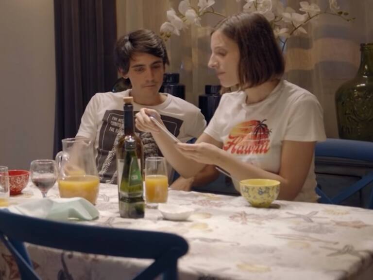 Sobrino de Benjamín Vicuña, Diego Gabarró, se luce en la teleserie «Edificio Corona»