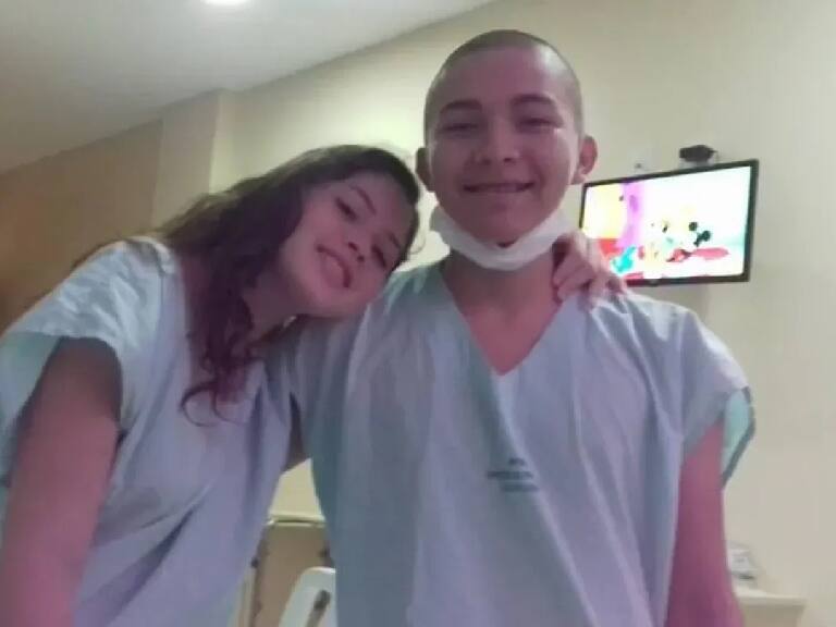 Eran novios, les diagnosticaron el mismo cáncer, sobrevivieron y ahora se van a casar