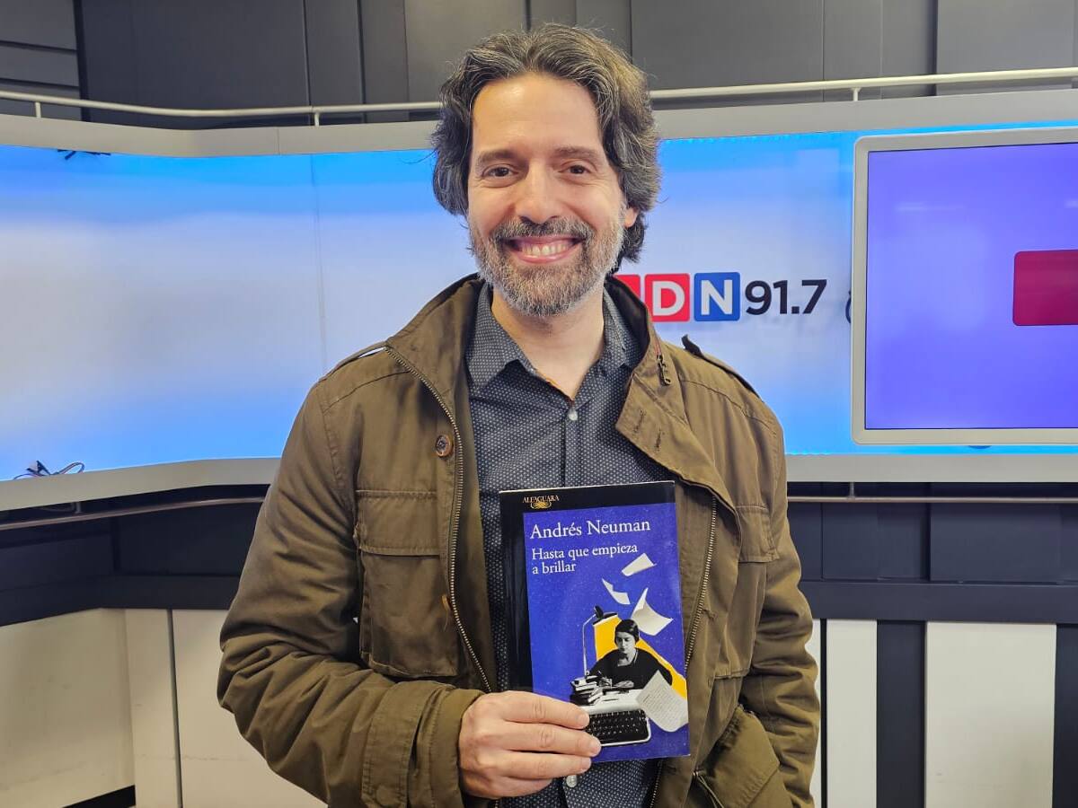 La novela que pone en jaque a la Real Academia: Andrés Neuman presenta “Hasta que empieza a brillar”