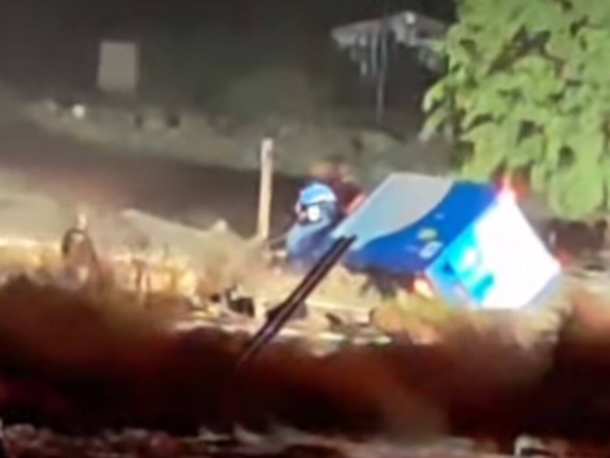 La imprudencia del año: el impactante video del camión de gas atrapado por la crecida de estero en Punitaqui