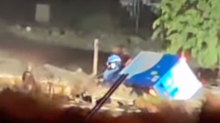 La imprudencia del año: el impactante video del camión de gas atrapado por la crecida de estero en Punitaqui
