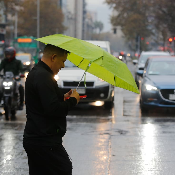 Lluvia en Santiago: este es el día en que volverán las precipitaciones a la capital durante la próxima semana