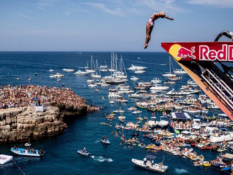 TVN sigue apostando por el deporte y transmitirá el mundial de clavados Red Bull Cliff Diving 2021