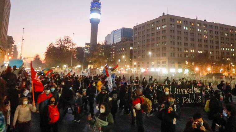 Se registran incidentes en el centro de Santiago tras manifestación por presos del estallido social