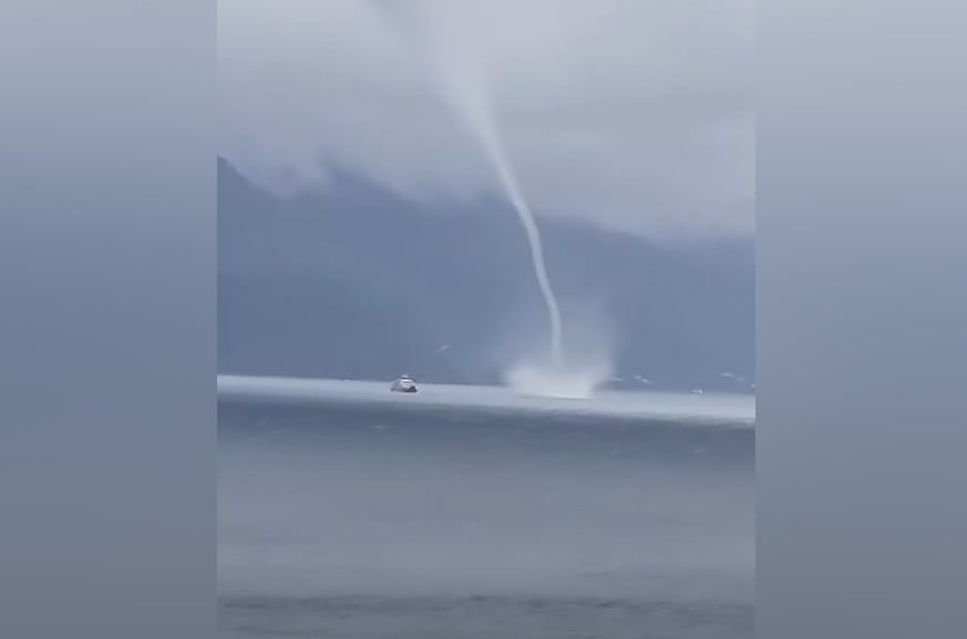 Tromba marina sorprende en estuario de Reloncaví