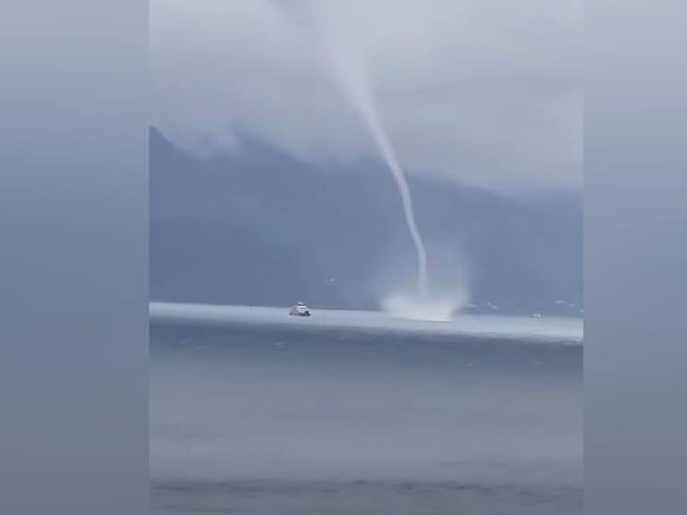 Tromba marina sorprende en estuario de Reloncaví