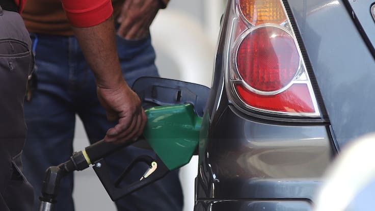Enap informa nueva baja en el precio de las bencinas desde este jueves: diesel igual registrará nueva caída