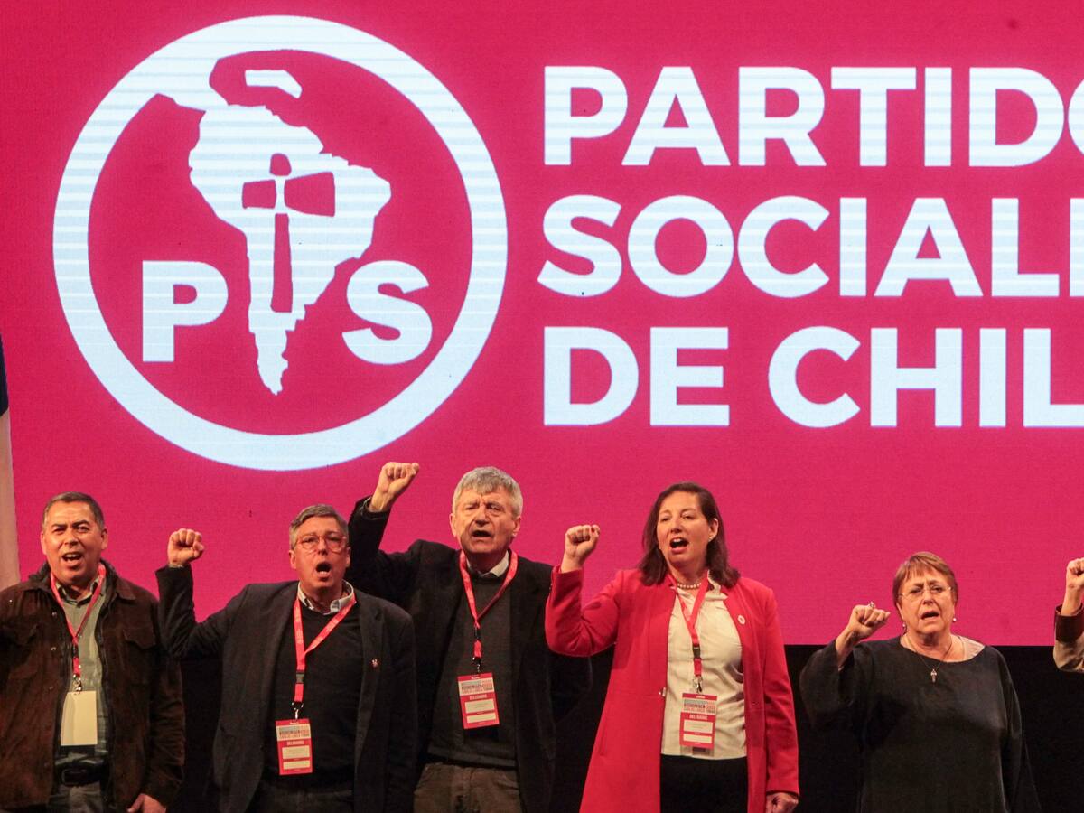 Congreso Socialista parte con ovación a Bachelet y críticas a las «Kastitución»