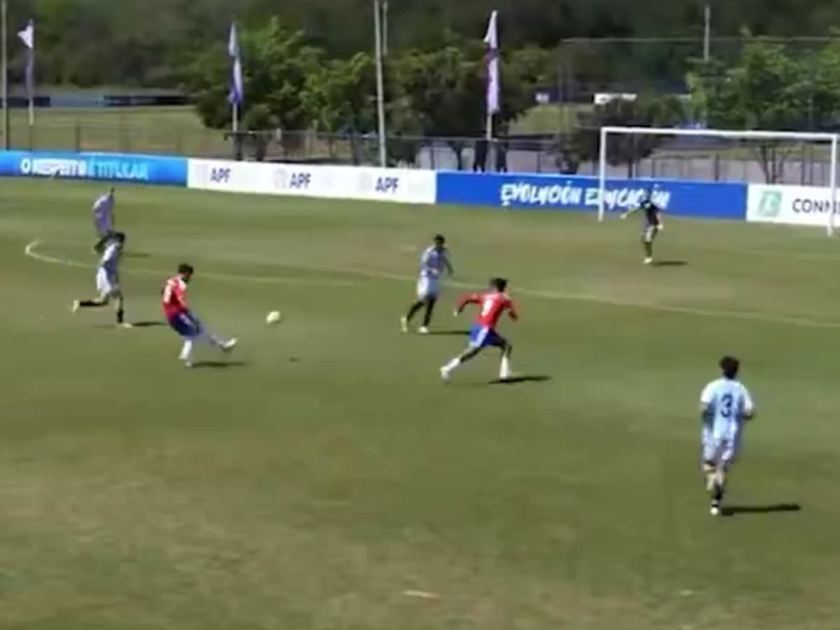 Un nuevo ’10’ irrumpe en La Roja: doblete y golazo para vencer a Argentina