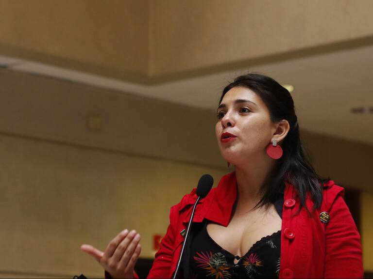 Karol Cariola sobre discusión del retiro de fondos: «Es una medida extrema frente a la indolencia y falta de disposición del gobierno»