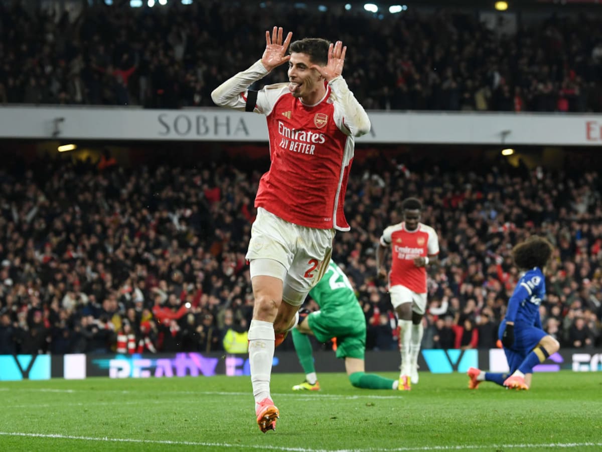 Arsenal aplasta al Chelsea para seguir soñando con el título de la Premier League