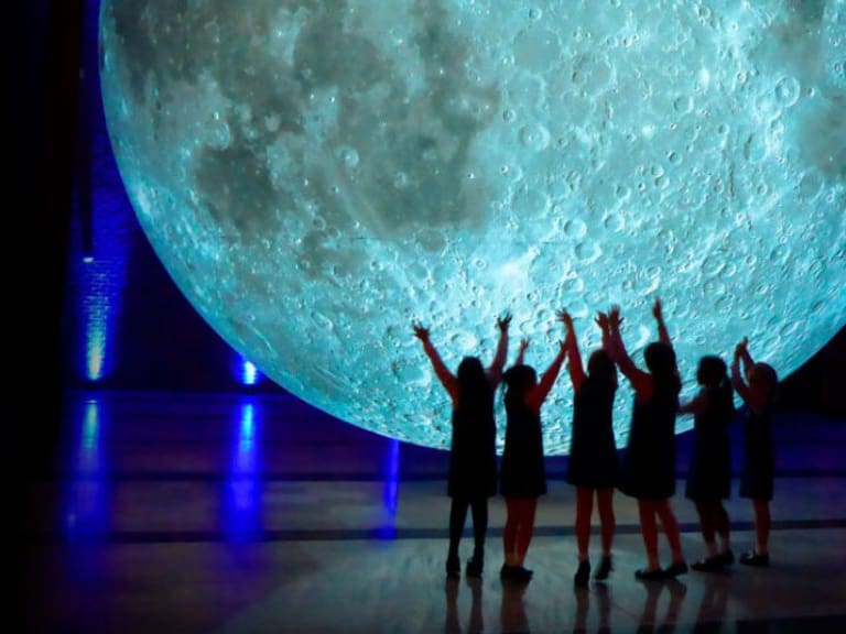 Experiencia Moon: el Museo de la Luna llega a Chile con un show itinerante