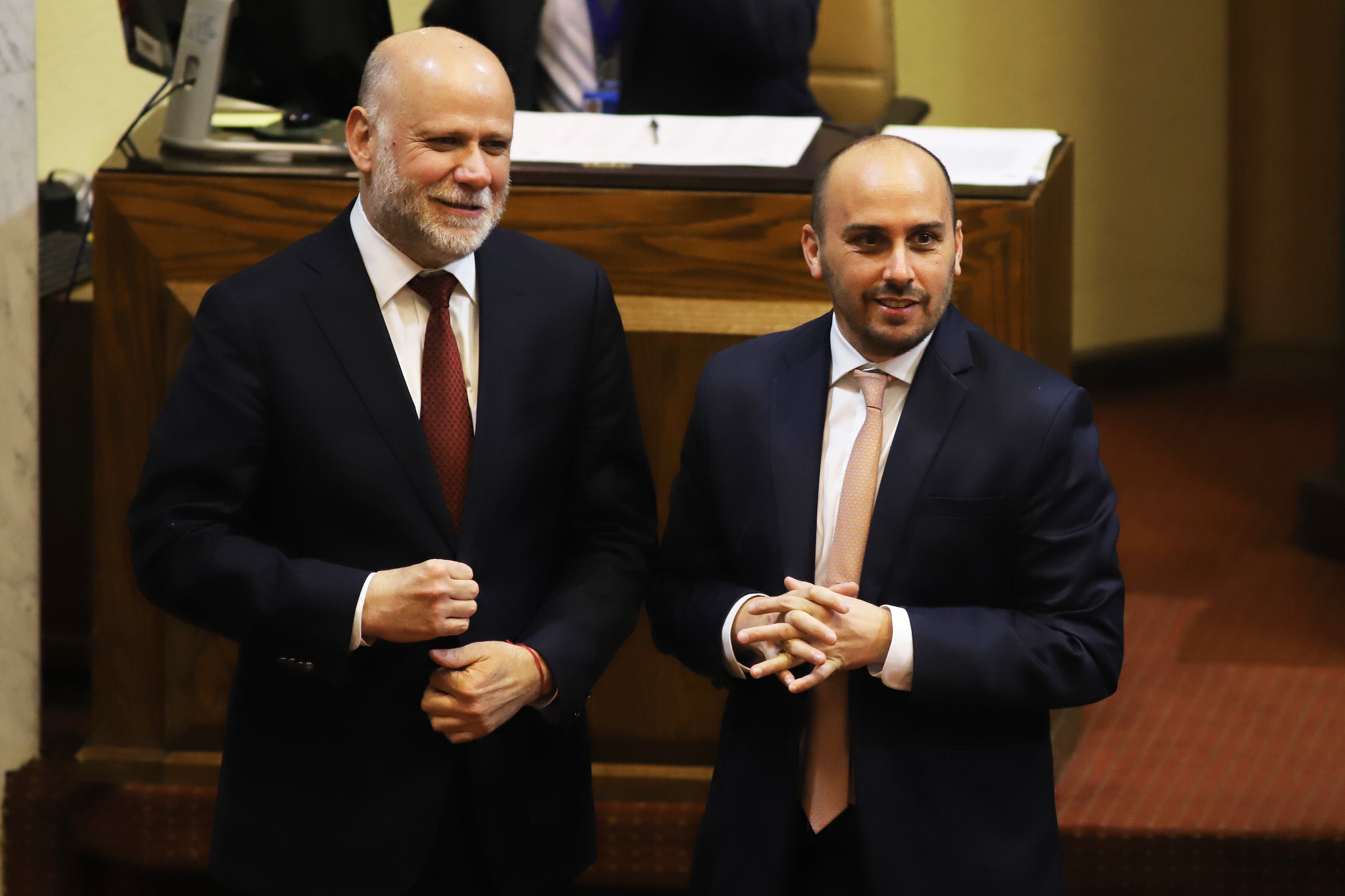 Alvaro Elizalde, Ministro Secretario General de Gobierno junto al Diputado Andres Longton en Sesion de la Camara