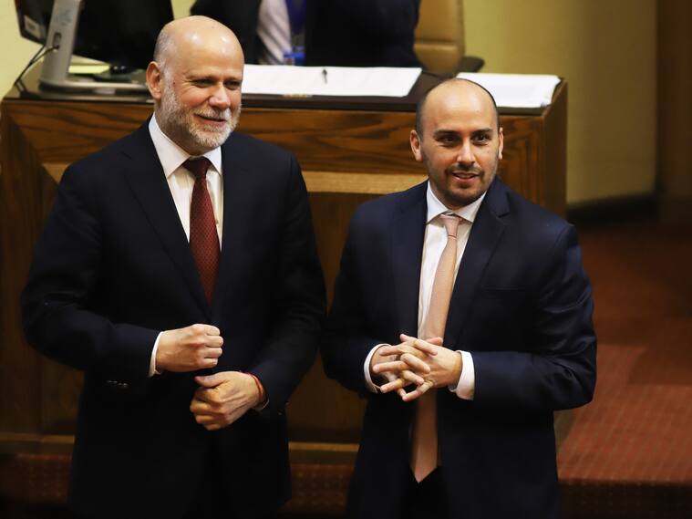 Alvaro Elizalde, Ministro Secretario General de Gobierno junto al Diputado Andres Longton en Sesion de la Camara