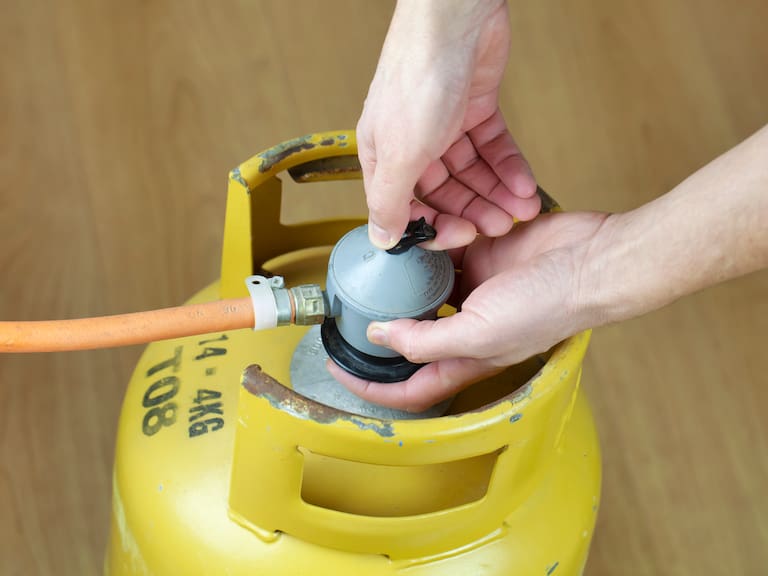 Gobierno confirma cambios en subsidio del gas: ayuda no irá por municipios y será directa a beneficiarios