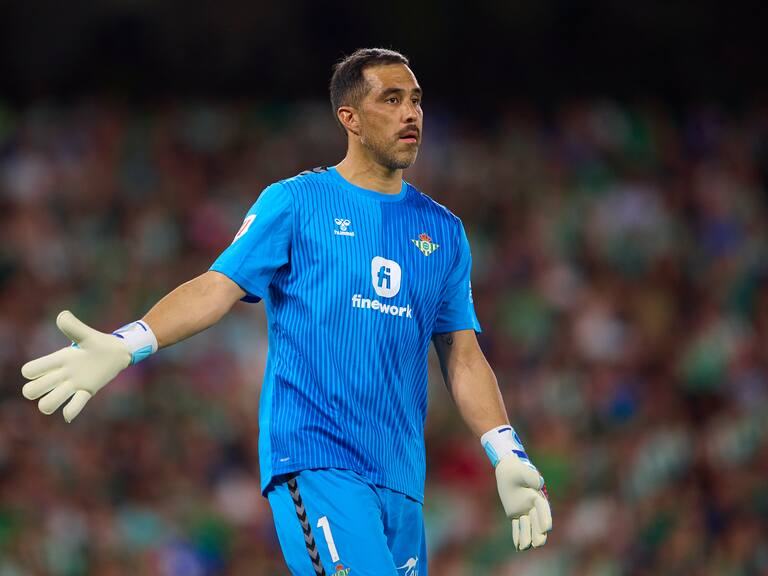 Claudio Bravo deja entrever un posible retiro: “Si toca terminar en junio y no existe nada para seguir, se acabó el fútbol”