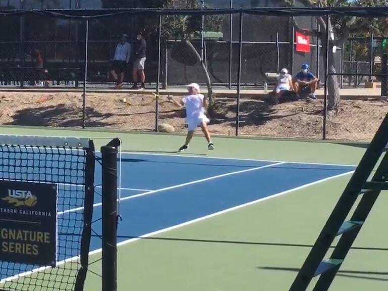Marcelo Ríos por niño tenista que juega sin usar el revés: Es increíble, pero no le servirá mucho si quiere seguir una carrera profesional