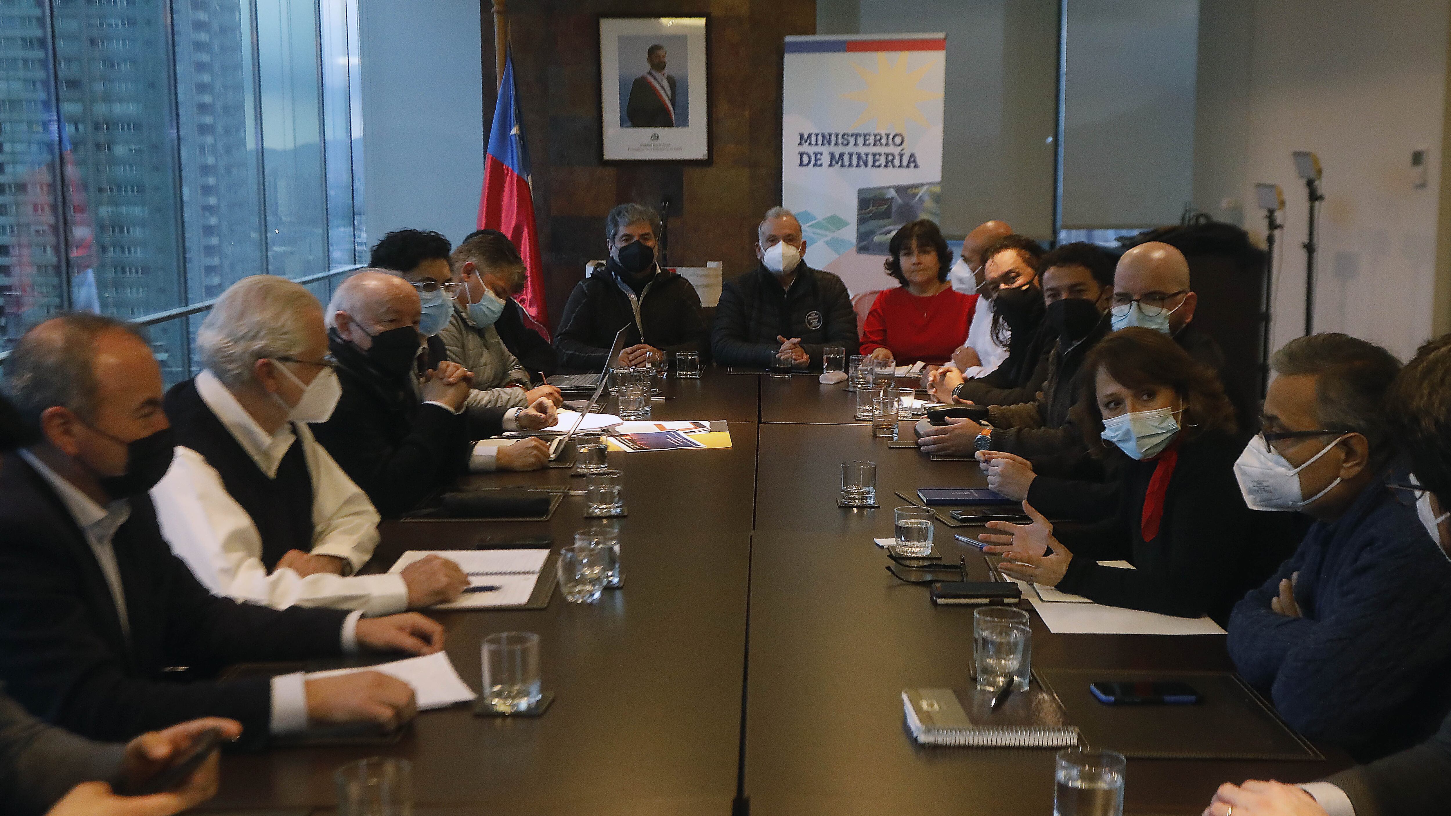 23 de Junio de 2022/SANTIAGOLos Ministros de Segpres,Mineria juntos al presidente del directorio de Codelco y Trabajadores se reunieron con Autoridades durante esta tarde en las dependencias del Ministerio de Mineria.
FOTO: CRISTOBAL ESCOBAR/AGENCIAUNO