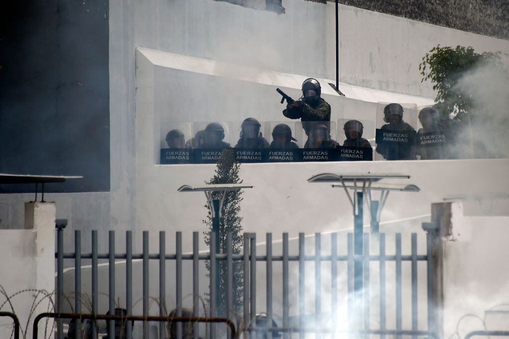 Agentes de seguridad de Ecuador disparan contra manifestantes en Quito
