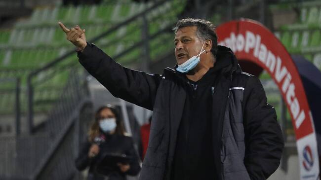 08 DE MAYO DE 2021/VALPARAISOEl director tecnico de Santiago Wanderers, Ronald Fuentes, durante el partido valido por la fecha 7 del Campeonato Nacional AFP PlanVital 2021, entre Santiago Wanderers y Deportes Melipilla, disputado en el Estadio Bicentenario Elias Figueroa Brander de Valparaiso.
FOTO: LEONARDO RUBILAR CHANDIA/AGENCIAUNO