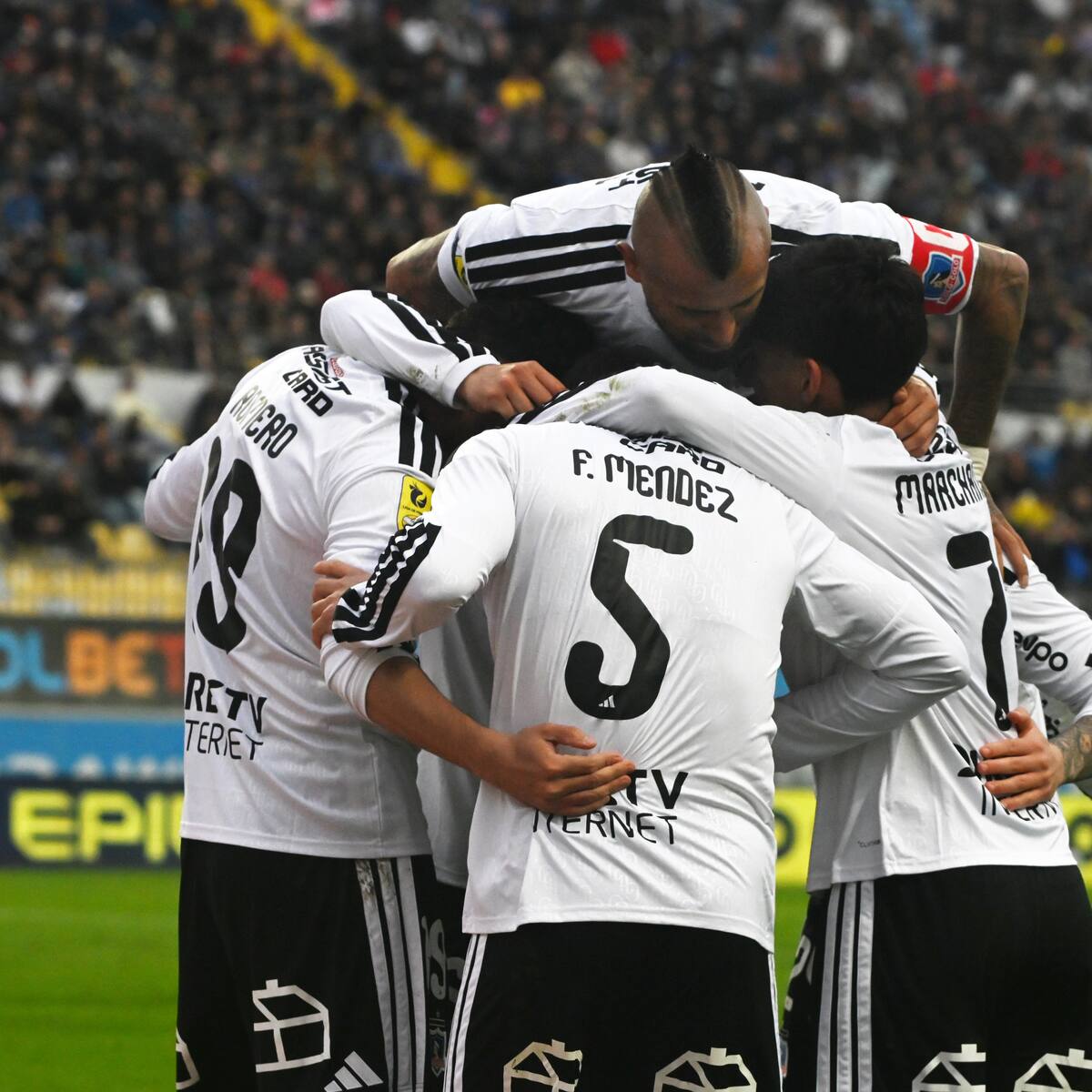 Colo Colo supera un festival de errores y luce su eficacia ofensiva ante Everton para dar otro paso al título