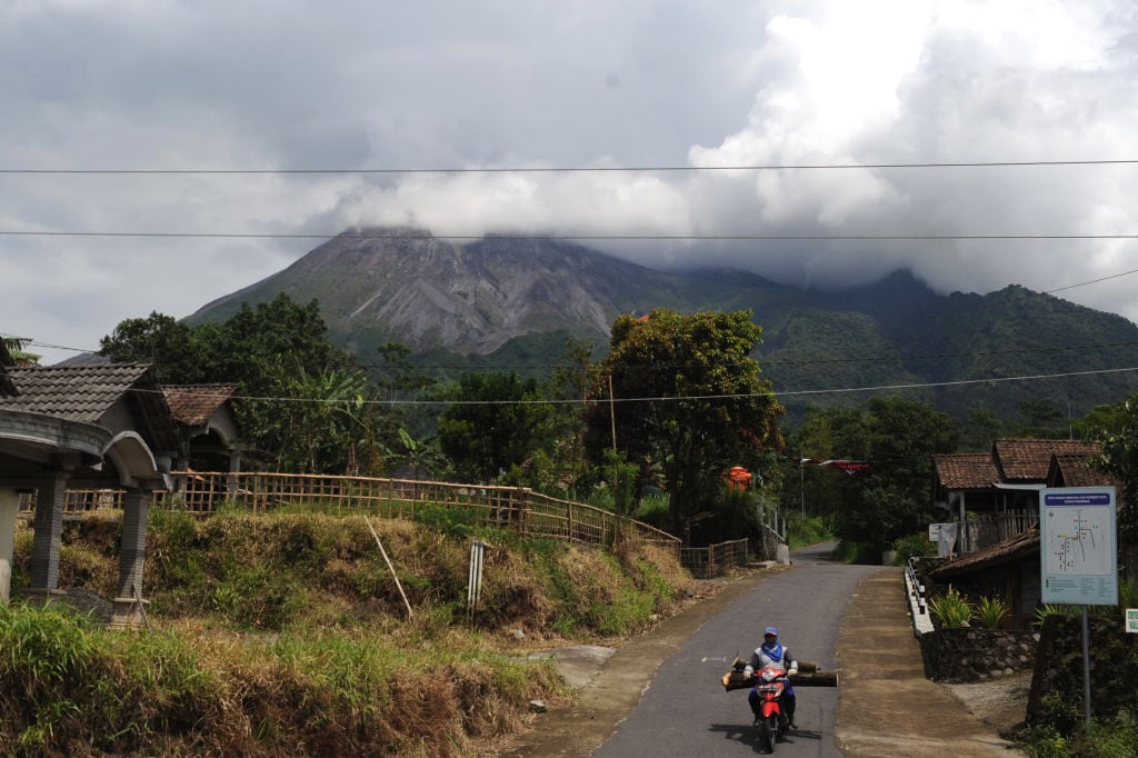 El Merapi lanza cenizas en la isla de Java