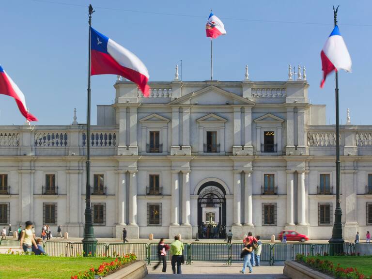 ¿En qué momento La Moneda se convirtió en la sede del poder Ejecutivo y cuál fue el palacio previo de los presidentes?