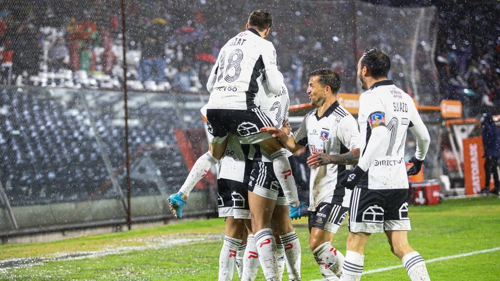 Colo Colo golea a un débil Deportes La Serena y se afianza como líder del Campeonato Nacional