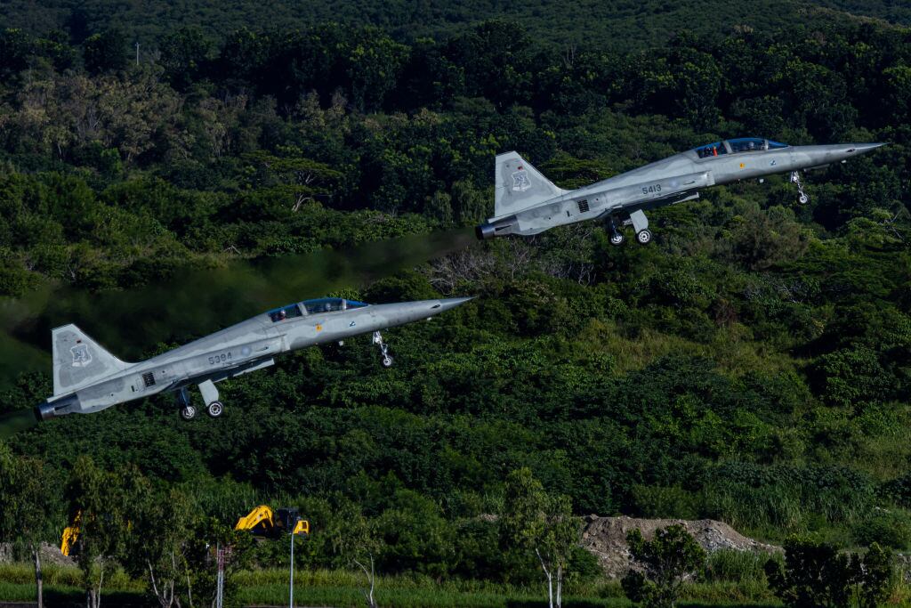 Jets de combate de Taiwán despegan de la base aérea de Chihhang