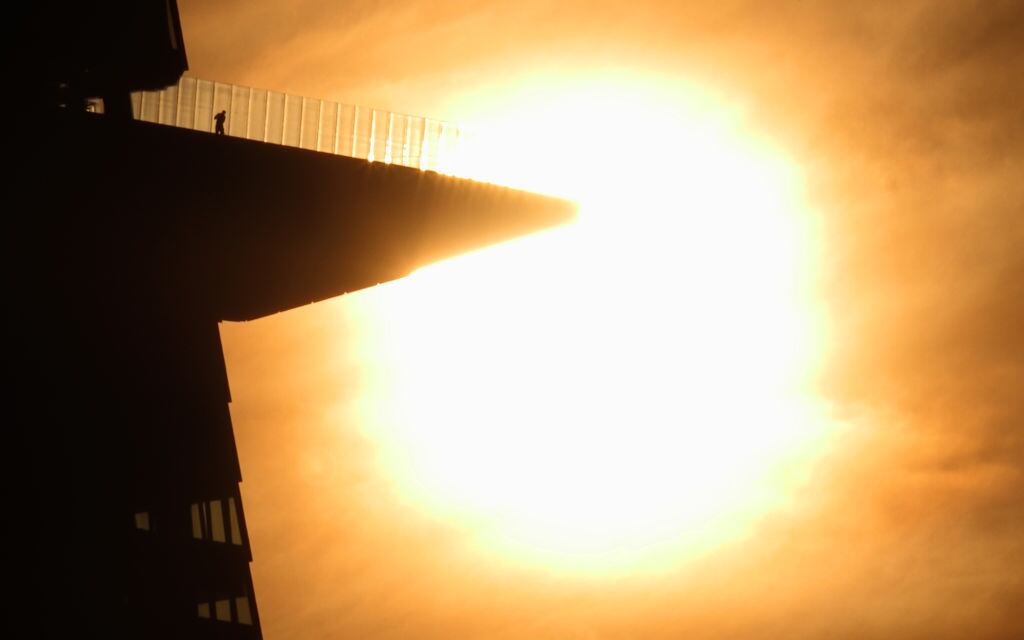 La presencia del sol en el atardecer en Nueva Jersey
