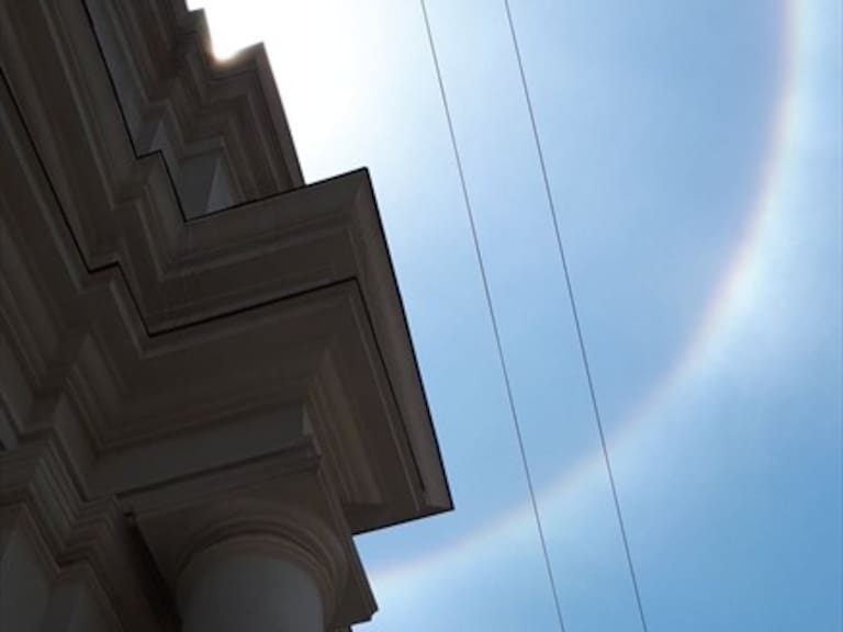 Círculo alrededor del sol llama la atención en redes sociales