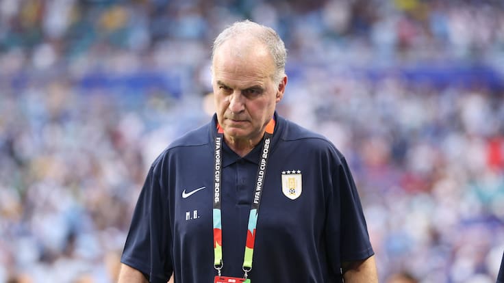Destrozan a Bielsa tras nuevo traspié de Uruguay en el Mundial: “Es un vendehumo, ¿a quién le ganó?”
