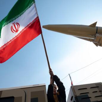 Irán niega ataque con misiles por parte de Israel: apuntan que se escucharon ruido de explosiones tras derribar “varios drones”