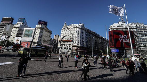 Argentina levantó la obligación de usar mascarilla al aire libre